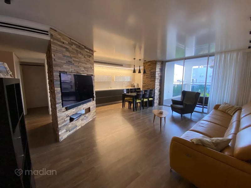Фото с Madlan – 5 Комнаты • 7,300 ₪, הרב ניסים יצחק 7, Кирьят-Миха, Холон (1)