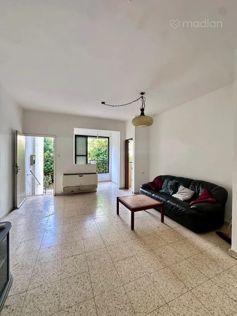 תמונה ממדלן – 3.5 חדרים • 5,200 ₪, המרי 44, שינקין, גבעתיים (1)