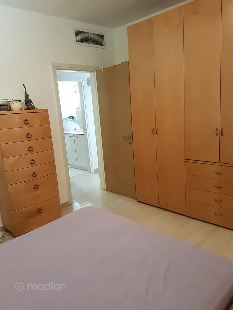 תמונה ממדלן – 3 חדרים • 8,000 ₪, סשה ארגוב 5, המשתלה, תל אביב (1)