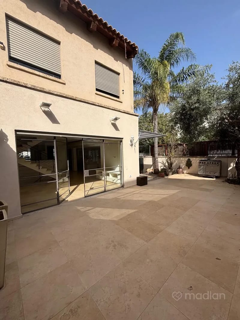 Photo from Madlan – 6 Rooms • ₪24,000, עיר שמש 26, Ganei Tzahala, Ramot Tzahala, Tel Aviv (1)