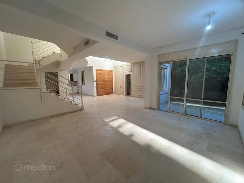תמונה ממדלן – 7 חדרים • 23,000 ₪, אגדתי 36, גני צהלה,רמות צהלה, תל אביב (1)