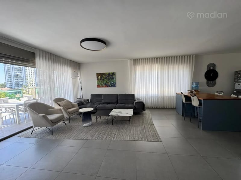תמונה ממדלן – 5 חדרים • 7,400,000 ₪, אילנות 5, רמתיים, הוד השרון (1)
