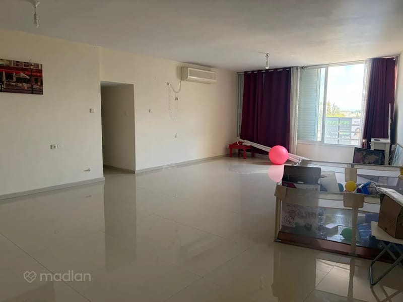 תמונה ממדלן – 4 חדרים • 8,500 ₪, שוידלסון 11, מרכז, הרצליה (1)