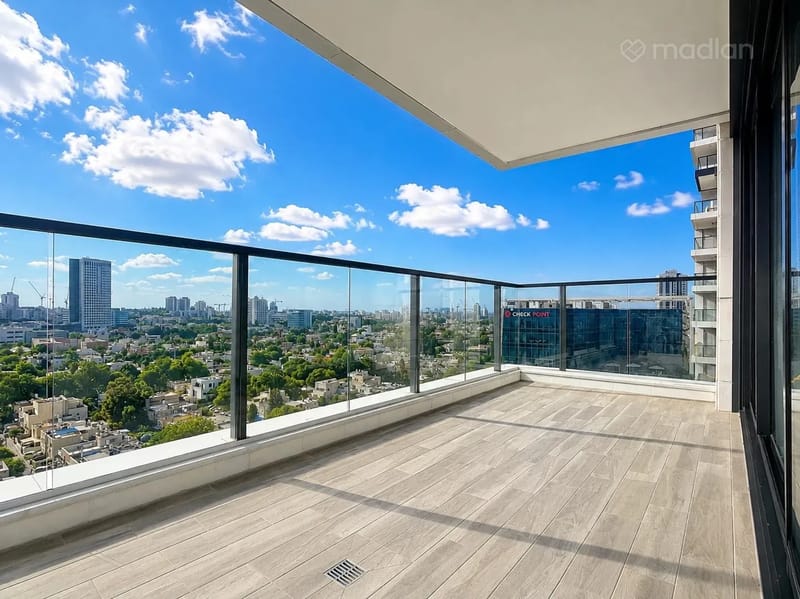 Фото с Madlan – 4 Комнаты • 11,900 ₪, הסוללים 13, Бицарон и Рамат Исраэль, Тель-Авив (1)