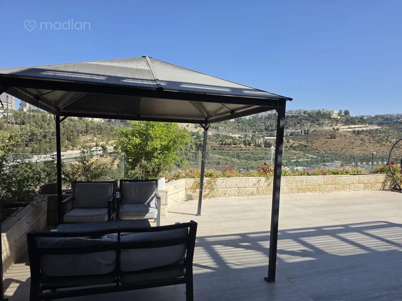 תמונה ממדלן – 8 חדרים • 21,000 ₪, דרך החורש 42, רמות, ירושלים (1)