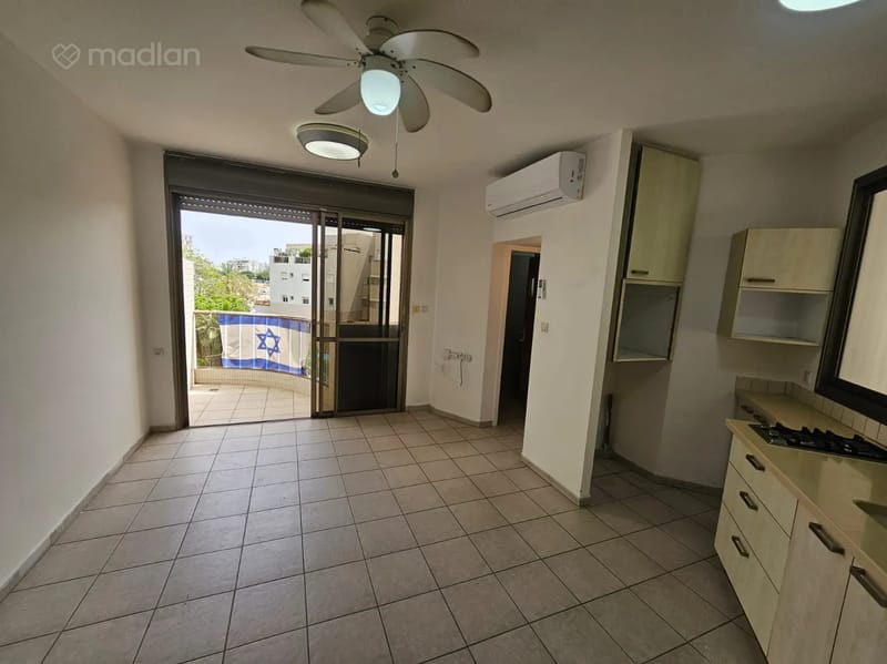 תמונה ממדלן – 2.5 חדרים • 2,100,000 ₪, הרב נריה 9, נאות שקמה, ראשון לציון (1)