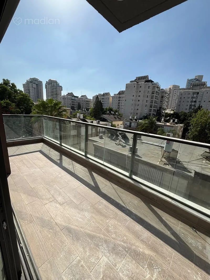 Фото с Madlan – 3 Комнаты • 8,500 ₪, גולומב 37, Гиват Козловски, Гиватаим (1)