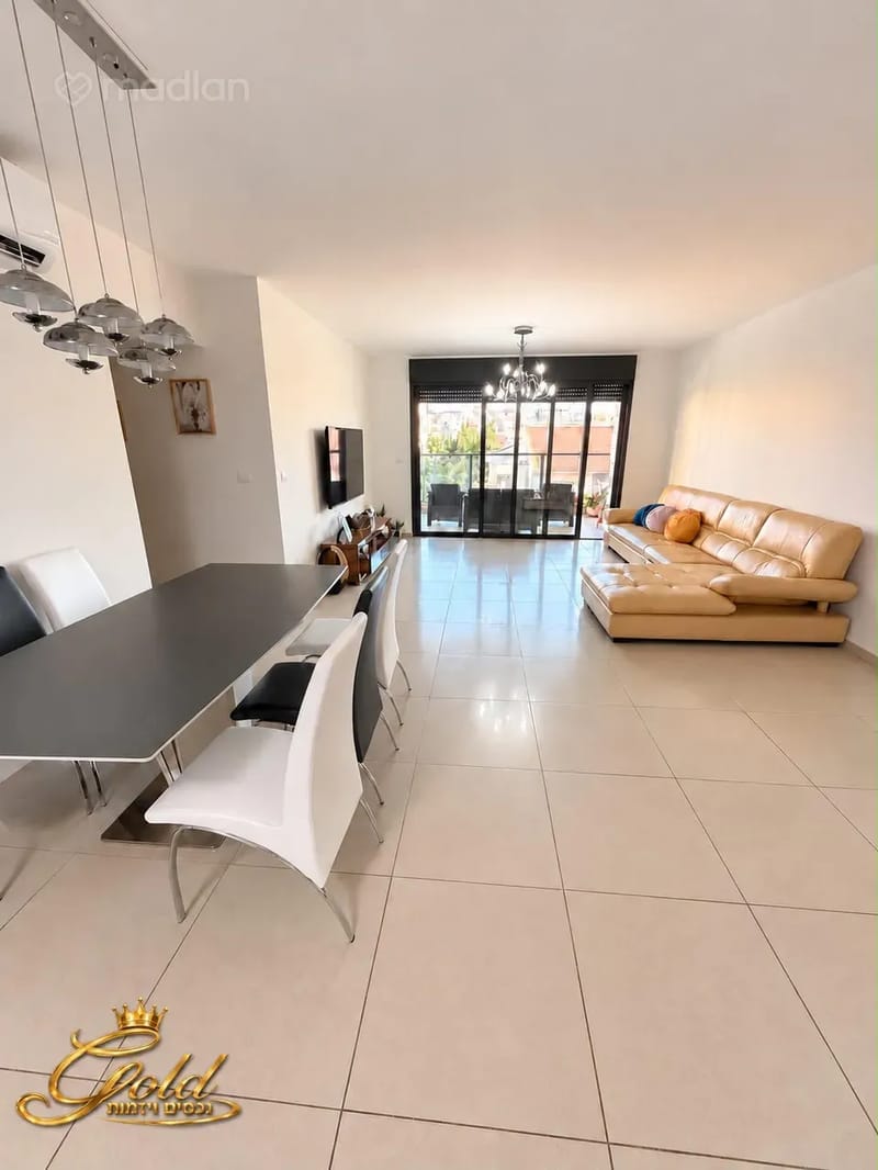 תמונה ממדלן – 5 חדרים • 3,180,000 ₪, משה תבורי 2, צמרת גנים, פתח תקווה (1)
