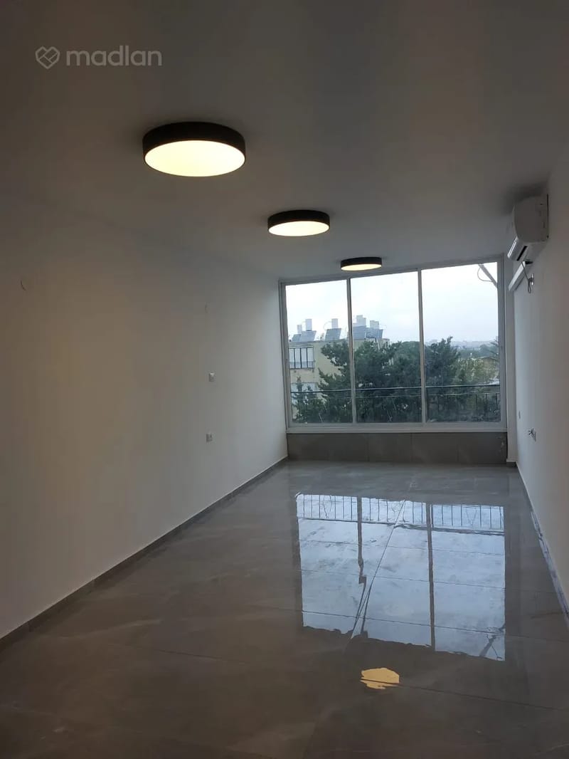 תמונה ממדלן – 3 חדרים • 4,500 ₪, החלוצים 16, עמידר, בת ים (1)