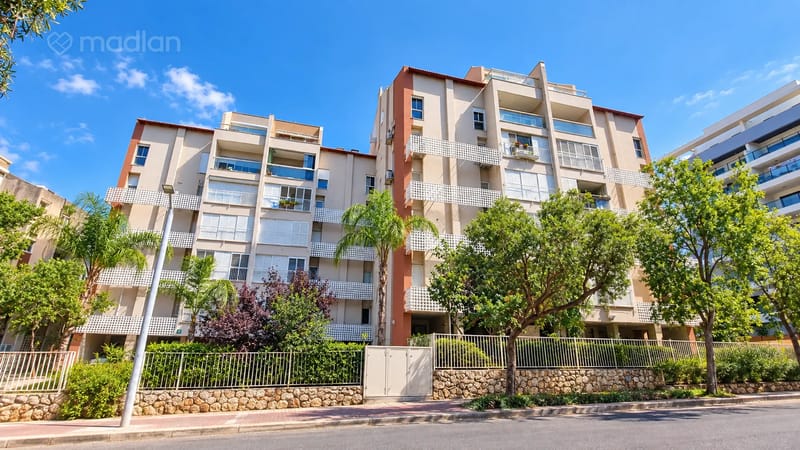 תמונה ממדלן – 3 חדרים • 2,290,000 ₪, העמק 4, הדרים, כפר סבא (1)