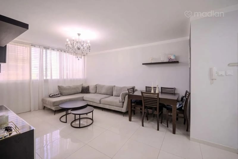 תמונה ממדלן – 4 חדרים • 1,860,000 ₪, סלע יעקב 3, ניר אביב, תל אביב (1)