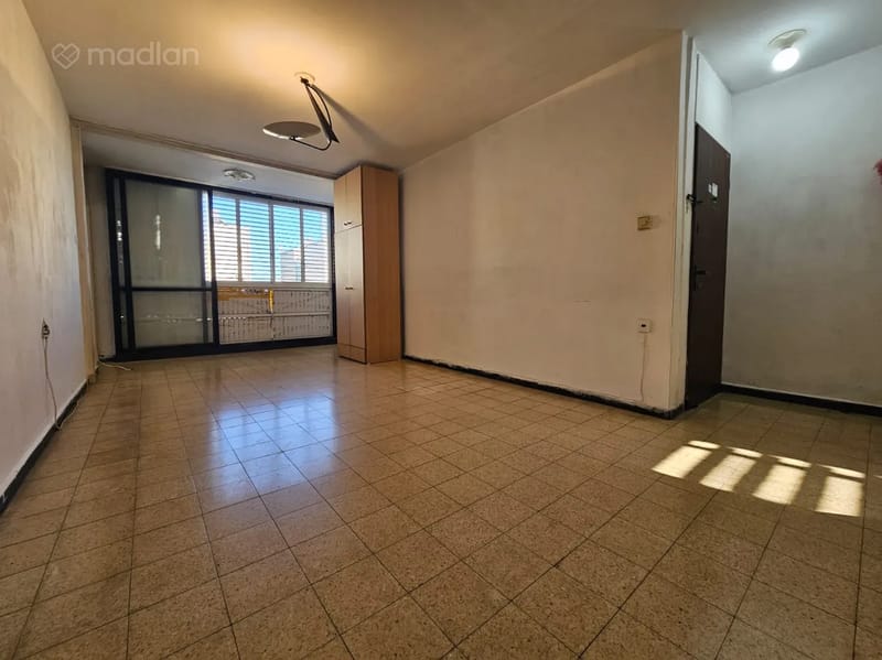 Photo from Madlan – 3 Rooms • ₪3,400, כ"ט בנובמבר 48, Ramat HaNassi, Bat Yam (1)