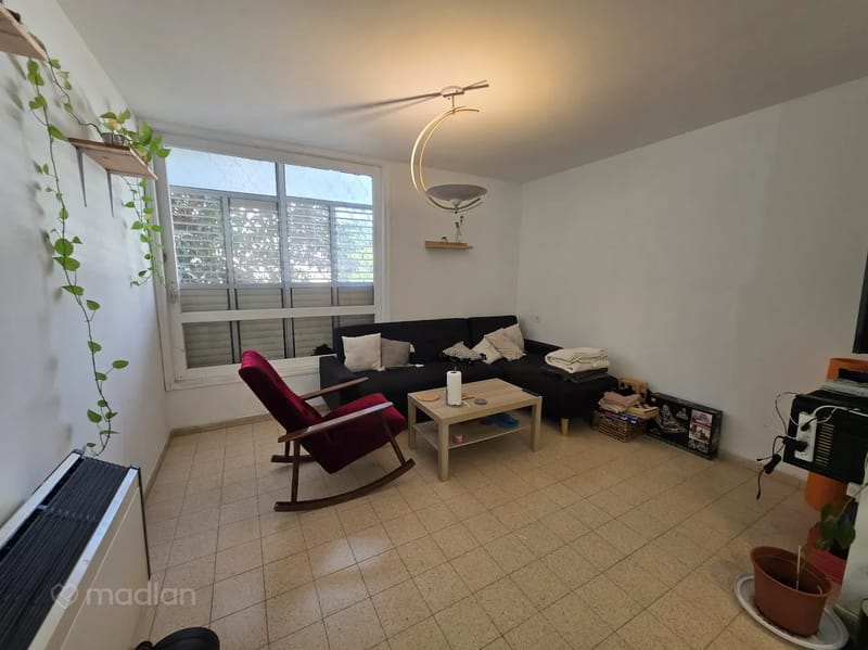 תמונה ממדלן – 2 חדרים • 3,300 ₪, יעקב פיינשטיין 174, אושיות, רחובות (1)