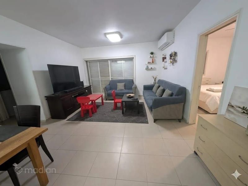 Фото с Madlan – 4 Комнаты • 7,500 ₪, יצחק רבין 51, Шикун Хеврат Хашмаль, Гиватаим (1)