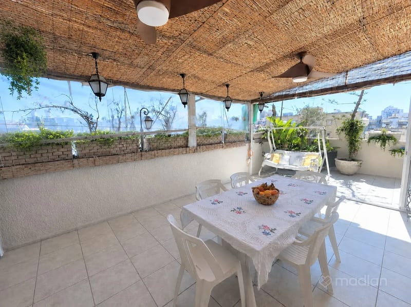 Photo from Madlan – 5 Rooms • ₪2,950,000, צג הבנות 1, Rambam, Rishon LeZion (1)