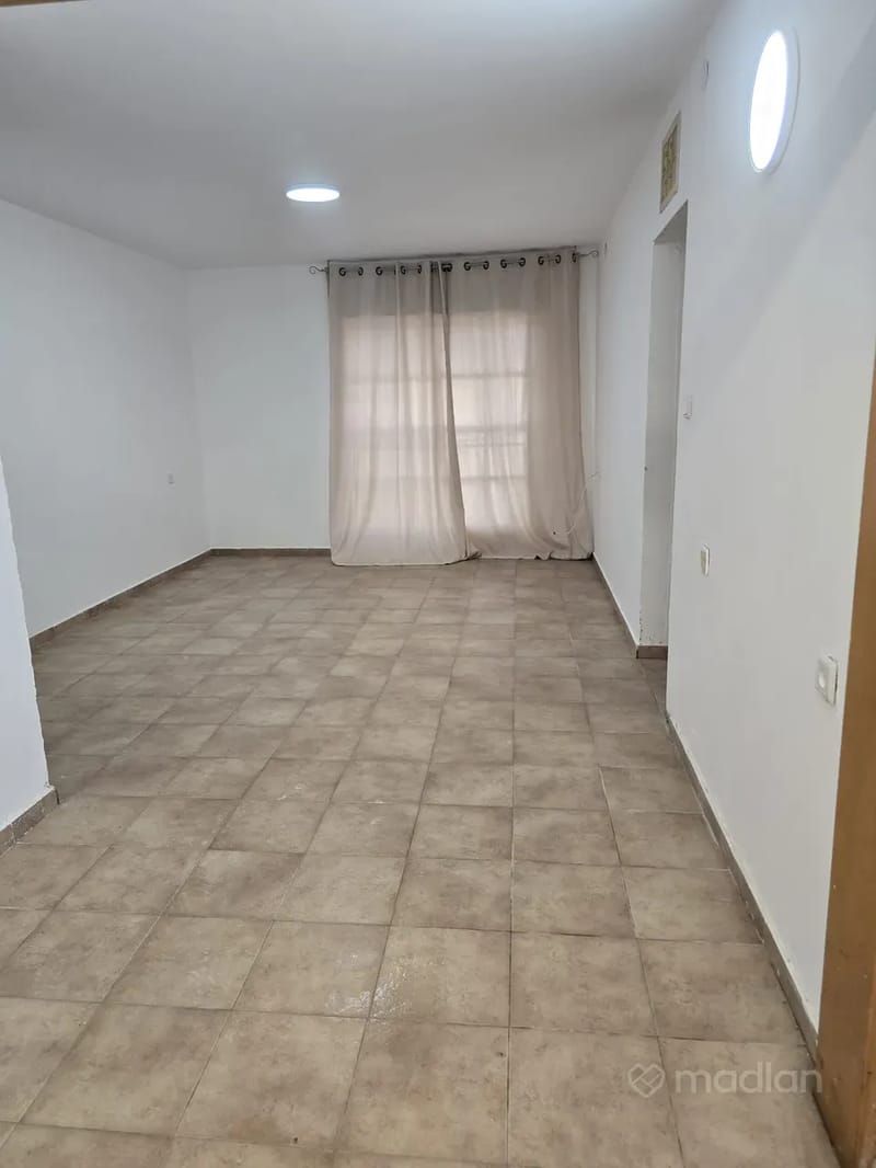 Фото с Madlan – 3.5 Комнаты • 3,300 ₪, משה שרת 48, Шхуна Юд-Алеф, Беэр-Шева (1)