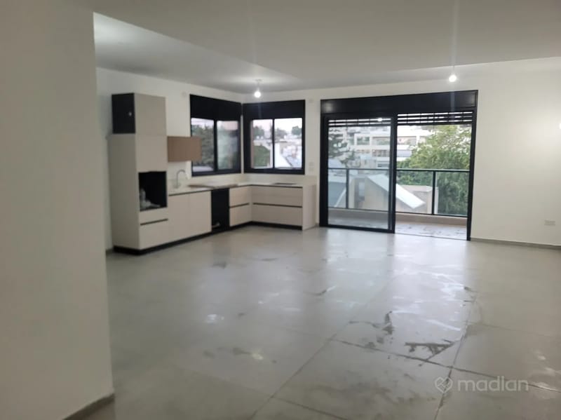 תמונה ממדלן – 5 חדרים • 4,950,000 ₪, גולומב 17, הדר, רמת השרון (1)