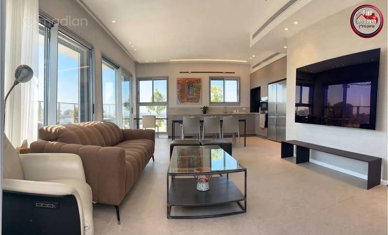 תמונה ממדלן – 4 חדרים • 6,900,000 ₪, גולומב 6, הדר, רמת השרון (1)