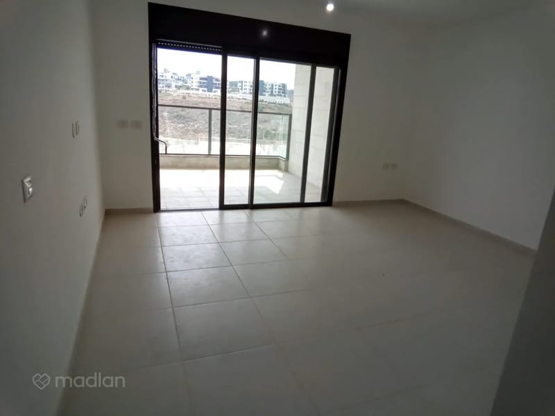 תמונה ממדלן – 3 חדרים • 5,900 ₪, לוי אשכול 1, מורשת, מודיעין-מכבים-רעות (1)