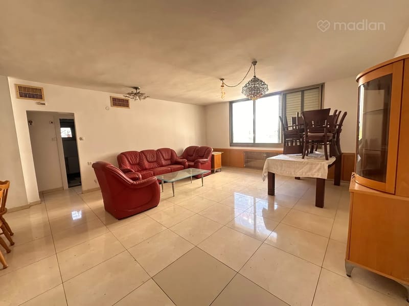 תמונה ממדלן – 5 חדרים • 6,800 ₪, מחנים 1, נווה יהושע, רמת גן (1)