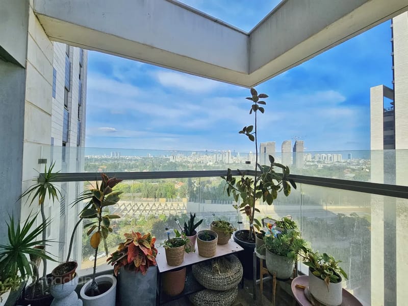 תמונה ממדלן – 4 חדרים • 3,950,000 ₪, חיים בר-לב 9, קריית קריניצי, רמת גן (1)