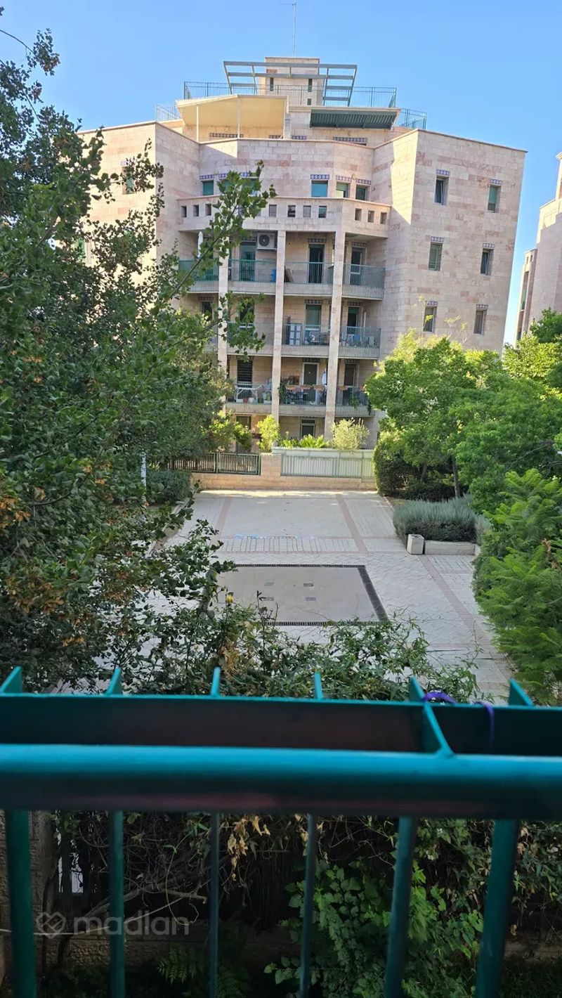 תמונה ממדלן – 4 חדרים • 8,500 ₪, בונהונטורה 6, רמות רחל (ארנונה החדשה), ירושלים (1)