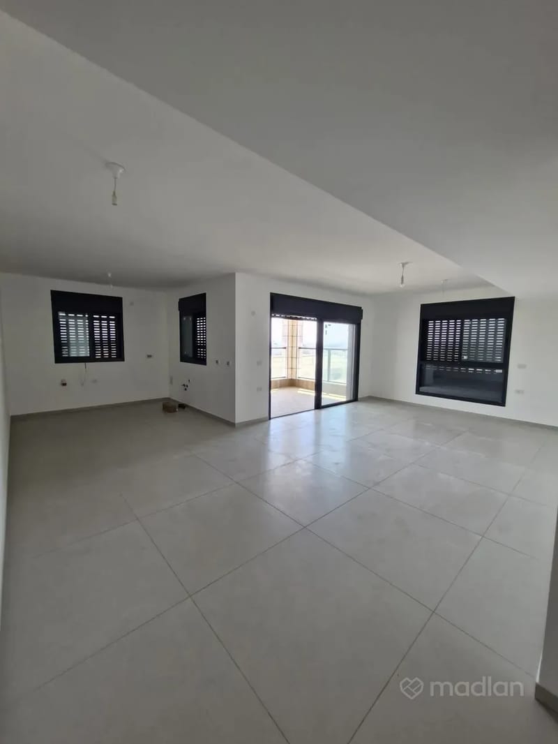 תמונה ממדלן – 6 חדרים • 8,500 ₪, ארבל 13, בית בפארק, אור יהודה (1)