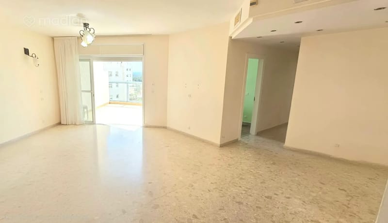תמונה ממדלן – 4 חדרים • 7,400 ₪, מנחם בגין 3, רמת פולג, נתניה (1)