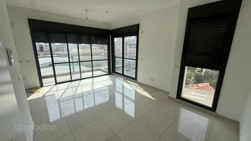 תמונה ממדלן – 3 חדרים • 9,800 ₪, קארו יוסף 16, מונטיפיורי, תל אביב (1)