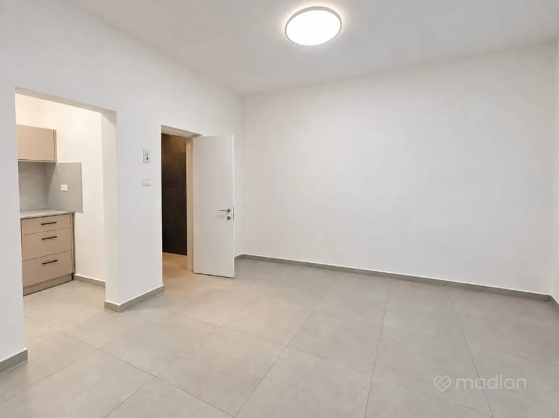 Фото с Madlan – Студия • 3,500 ₪, יחיעם 39, Атиква, Тель-Авив (1)