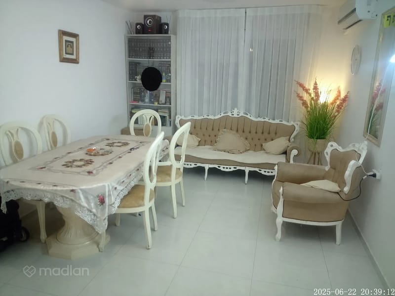 תמונה ממדלן – 3 חדרים • 5,000 ₪, הסיירת הירושלמית 32, פסגת זאב, ירושלים (1)
