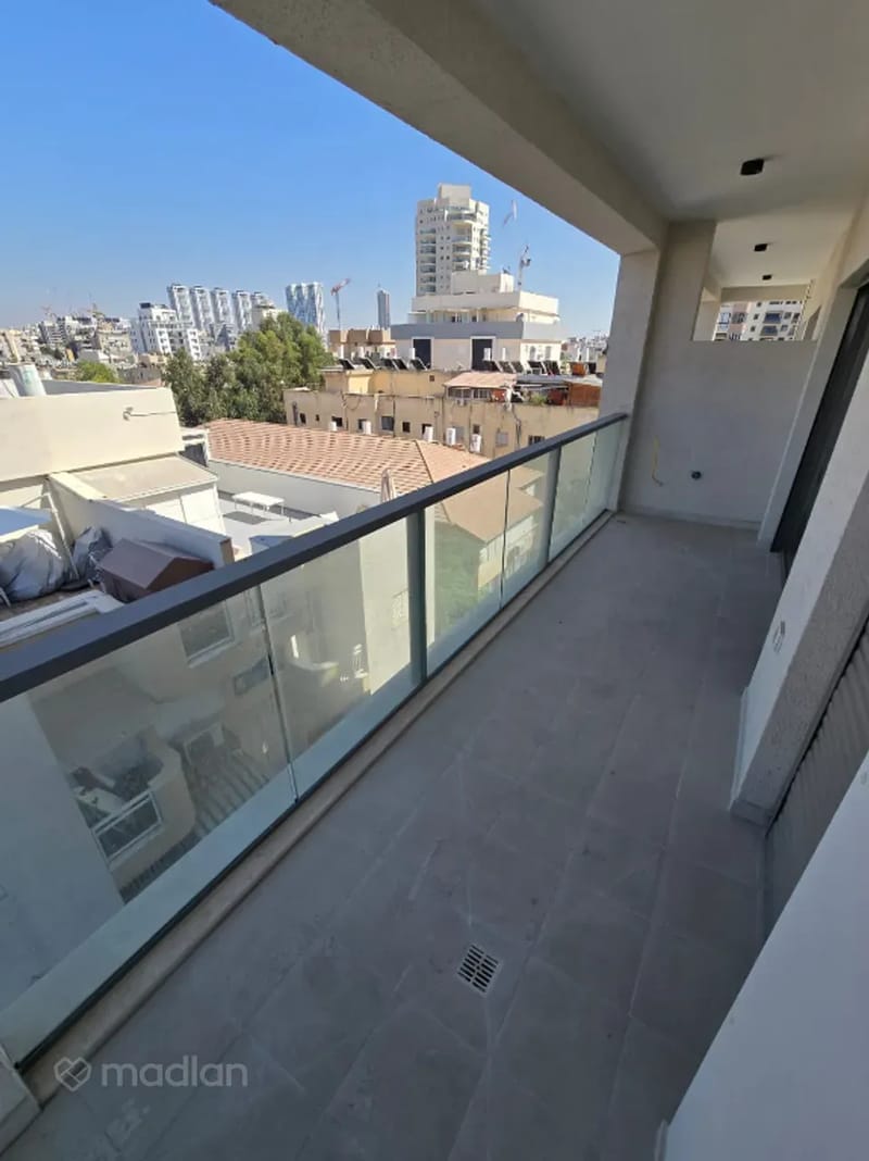 Photo from Madlan – 3 Rooms • ₪6,500, הרצל 15, HaGvul - Rotshlid, Bat Yam (1)