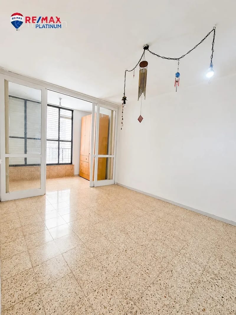 תמונה ממדלן – 2 חדרים • 5,000 ₪, פינסקר 44, קרול, פתח תקווה (1)