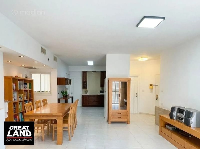 תמונה ממדלן – 4 חדרים • 10,500 ₪, יוכבד בת מרים 11, תל ברוך צפון, תל אביב (1)