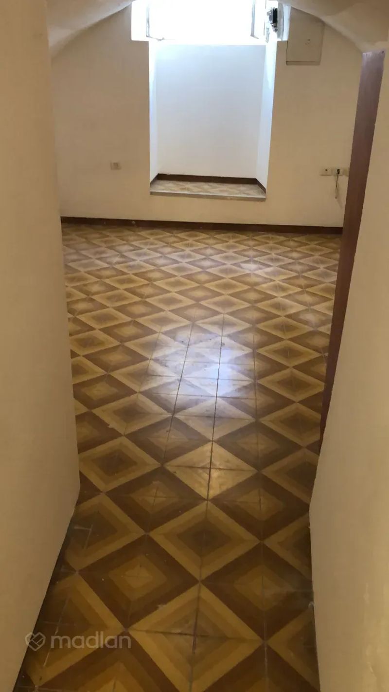 תמונה ממדלן – 2 חדרים • 4,200 ₪, אבולעפיה 22, מחנה יהודה (לב העיר), ירושלים