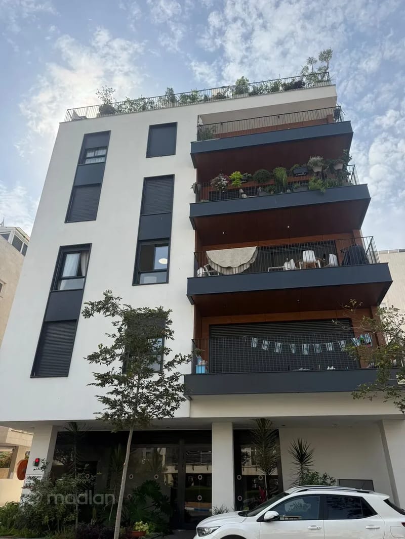 תמונה ממדלן – 3 חדרים • 8,500 ₪, ריינס 30, ארלוזורוב, גבעתיים (1)