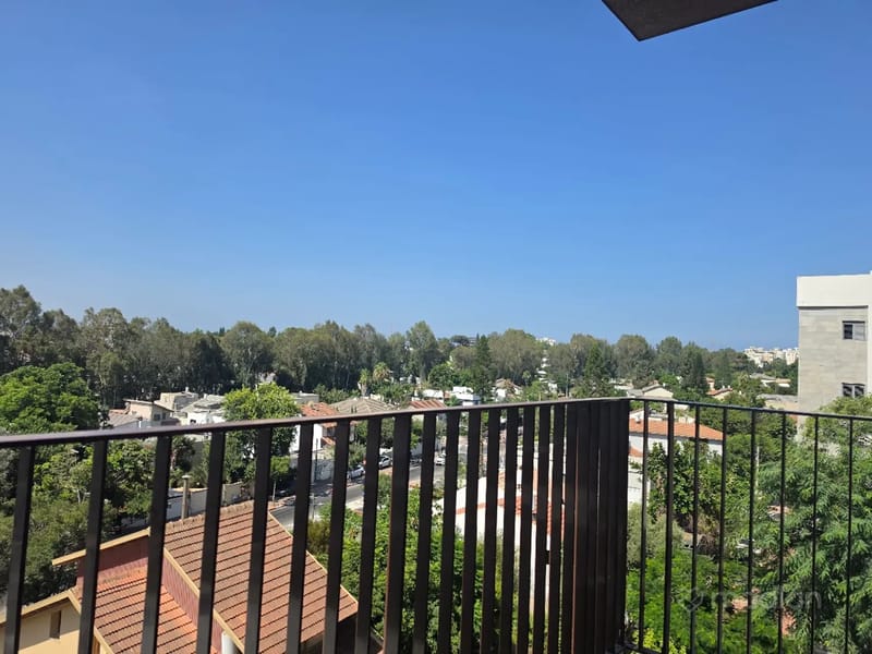תמונה ממדלן – 5 חדרים • 10,500 ₪, סמטת המעלות 9, נווה מגן, רמת השרון (1)