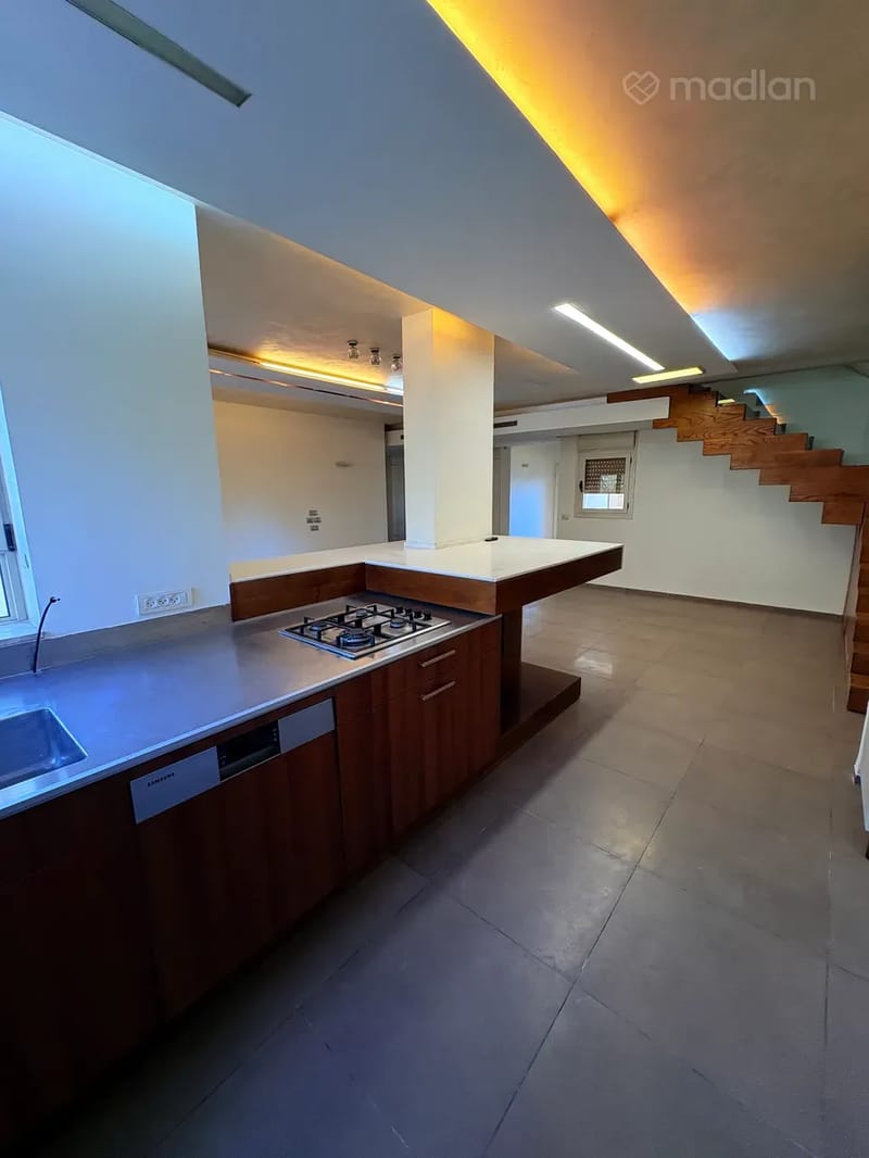 Photo from Madlan – 5 Rooms • ₪12,800, החומה 3, Shchuna 2003, Ra'anana (1)