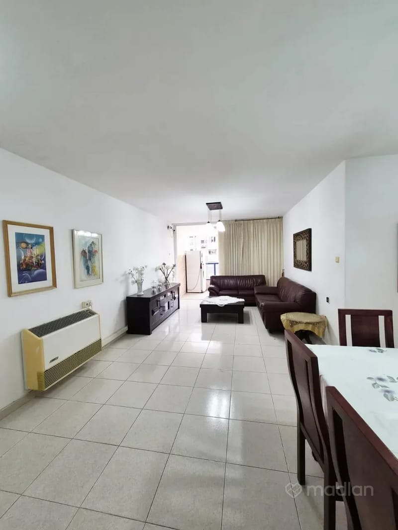 תמונה ממדלן – 4 חדרים • 2,200,000 ₪, רוגוזין 48, רובע ד', אשדוד (1)