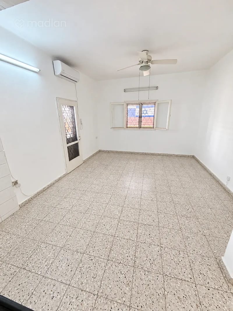 Фото с Madlan – 2 Комнаты • 4,000 ₪, אביטל 4, Атиква, Тель-Авив (1)