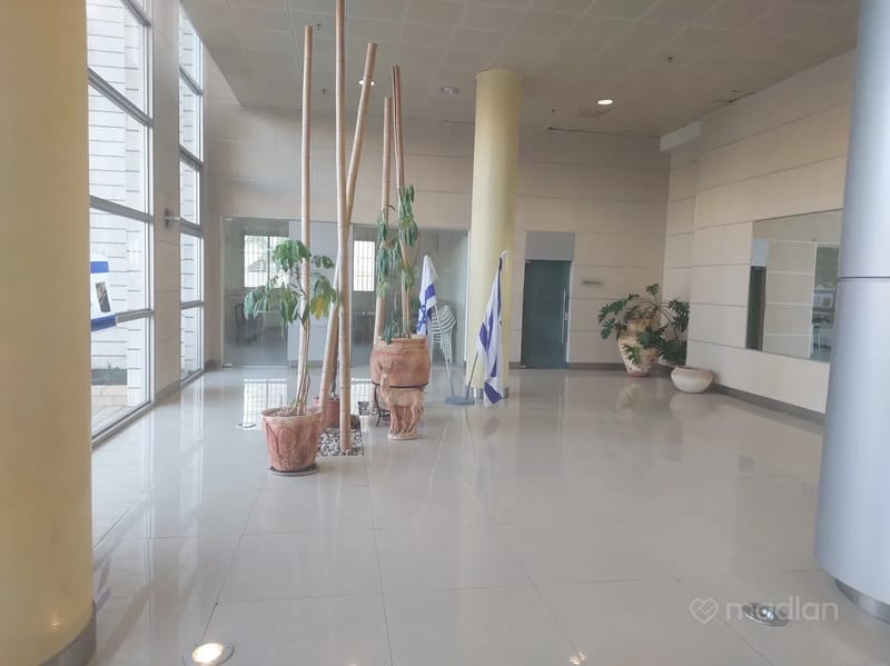 תמונה ממדלן – 5 חדרים • 8,700 ₪, פנחס אילון 11, קריית אילון , חולון (1)