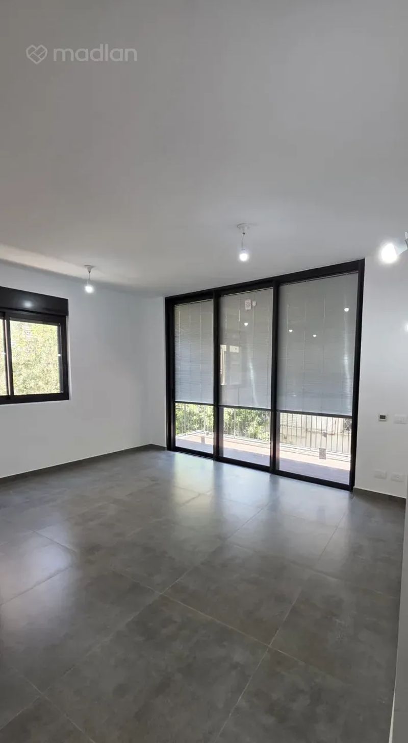 תמונה ממדלן – 3 חדרים • 10,900 ₪, אוסישקין 58, הצפון הישן - החלק הצפוני, תל אביב (1)
