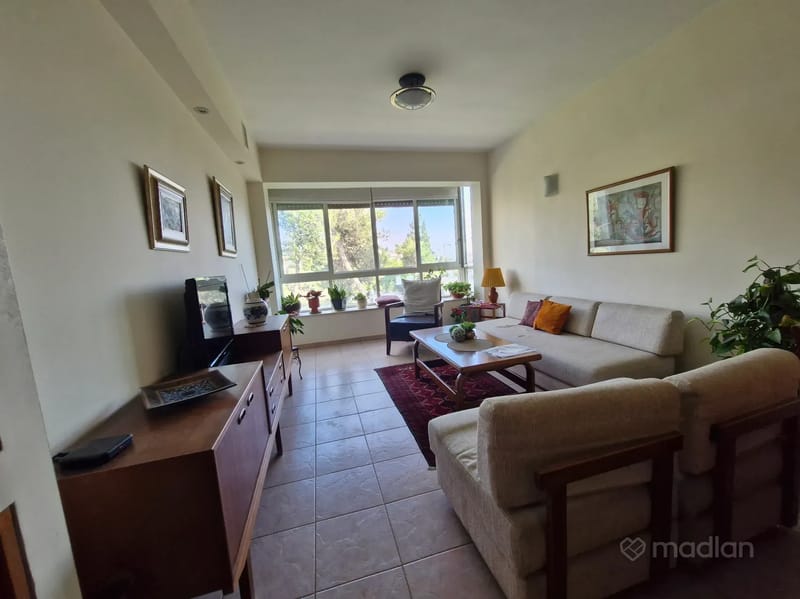 Photo from Madlan – 4 Rooms • ₪7,500, כרמון 4, Beit HaKerem, Jerusalem (1)