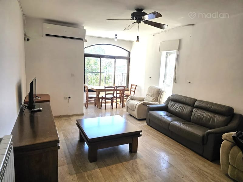 תמונה ממדלן – 4 חדרים • 9,100 ₪, צרויה 18, גבעת חנניה (אבו תור), ירושלים (1)