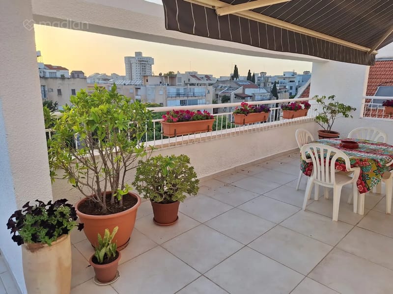תמונה ממדלן – 6.5 חדרים • 4,390,000 ₪, הגליל 15, מרכז, כפר סבא (1)