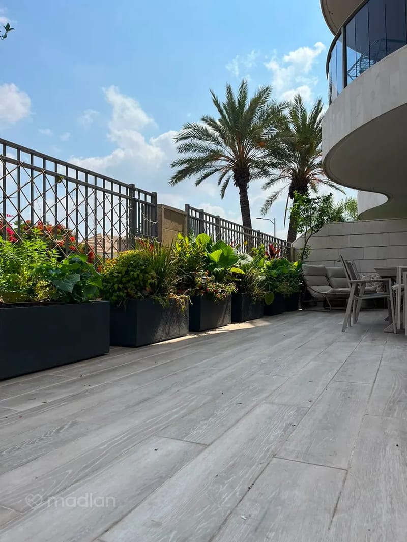 תמונה ממדלן – 4 חדרים • 4,800,000 ₪, ורד 2, קריית הפרחים 2005, רעננה (1)