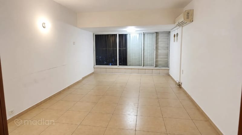 תמונה ממדלן – 4 חדרים • 5,650 ₪, מעפילי אגוז 6, נווה חן, תל אביב (1)