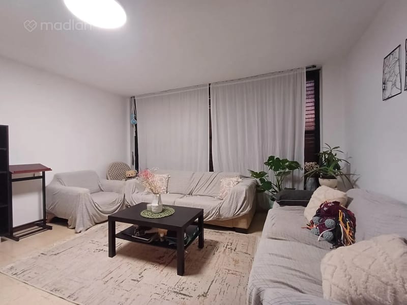 תמונה ממדלן – 3 חדרים • 3,500 ₪, קדושי קהילת מזריץ 6, שרת, לוד (1)