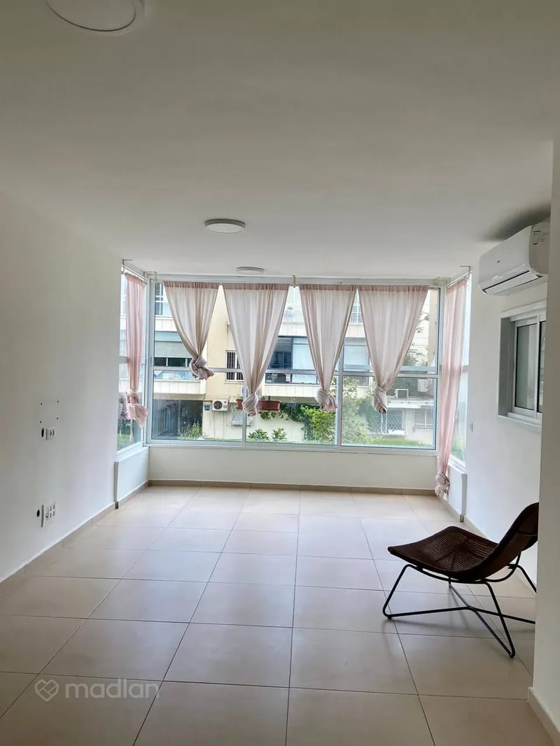 תמונה ממדלן – 4 חדרים • 10,300 ₪, בני משה 14, הצפון החדש - החלק הצפוני, תל אביב (1)