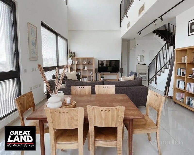תמונה ממדלן – 4 חדרים • 7,950,000 ₪, הפרחים 12, נווה גן, רמת השרון (1)